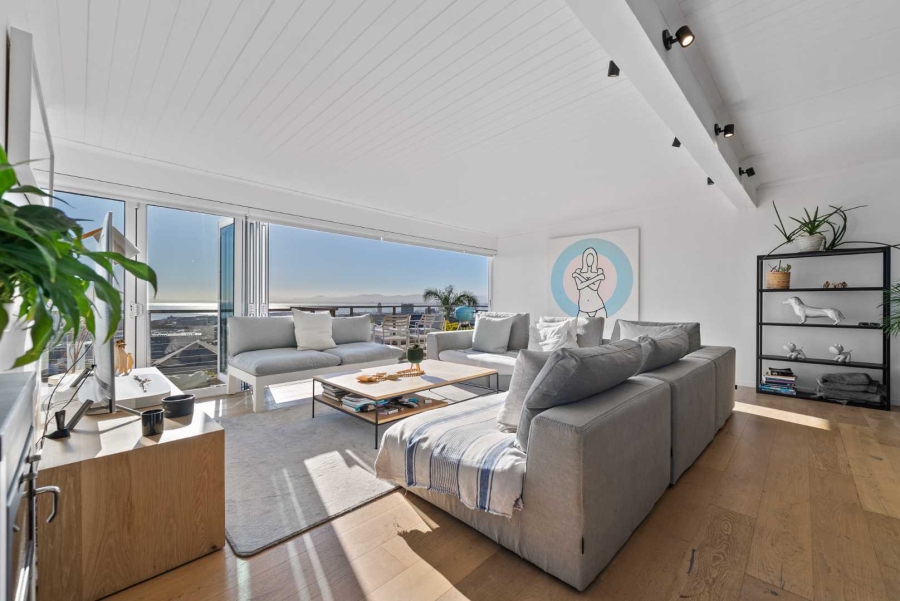 5 Bedroom Property for Sale in Green Point Western Cape